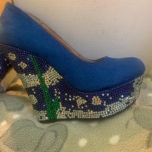 Designer shoes. Never worn. Size 5.5US.